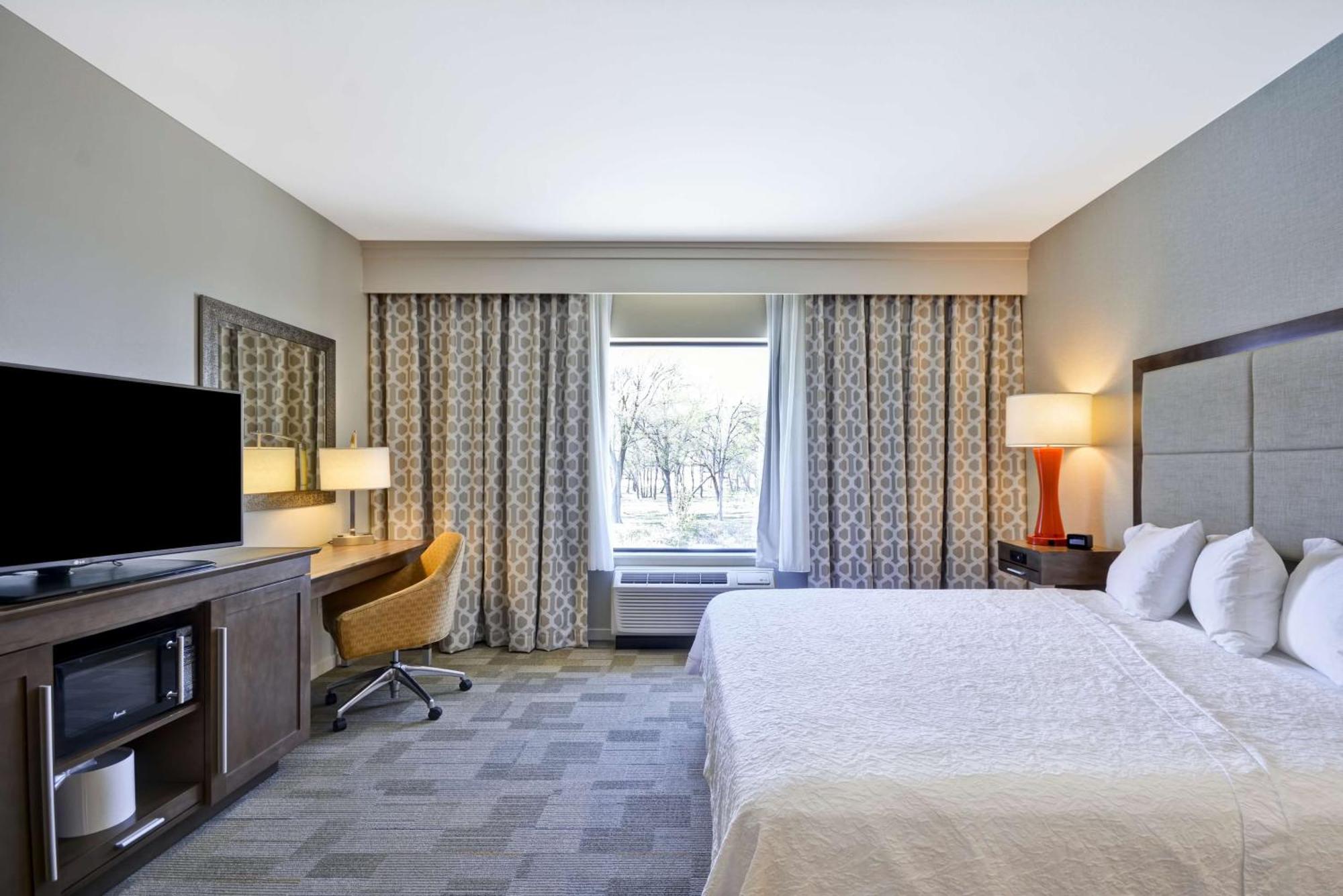 Hampton Inn & Suites Dallas/Plano-East Exterior photo